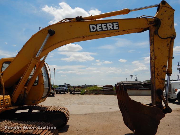 image for item FT9623 1999 John Deere 200LC excavator