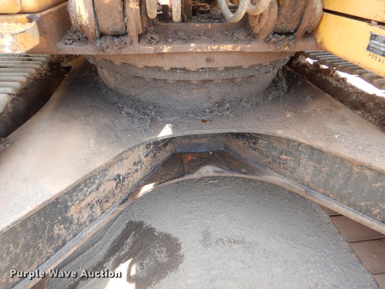 image for item FT9623 1999 John Deere 200LC excavator