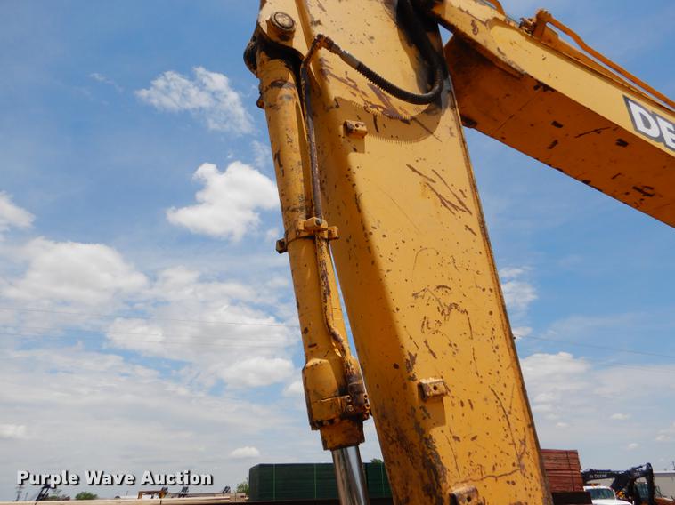 image for item FT9623 1999 John Deere 200LC excavator