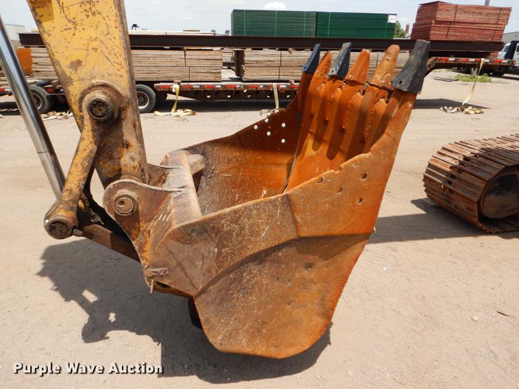 image for item FT9623 1999 John Deere 200LC excavator