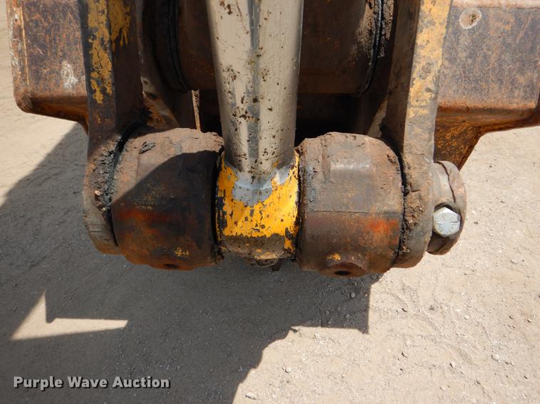 image for item FT9623 1999 John Deere 200LC excavator