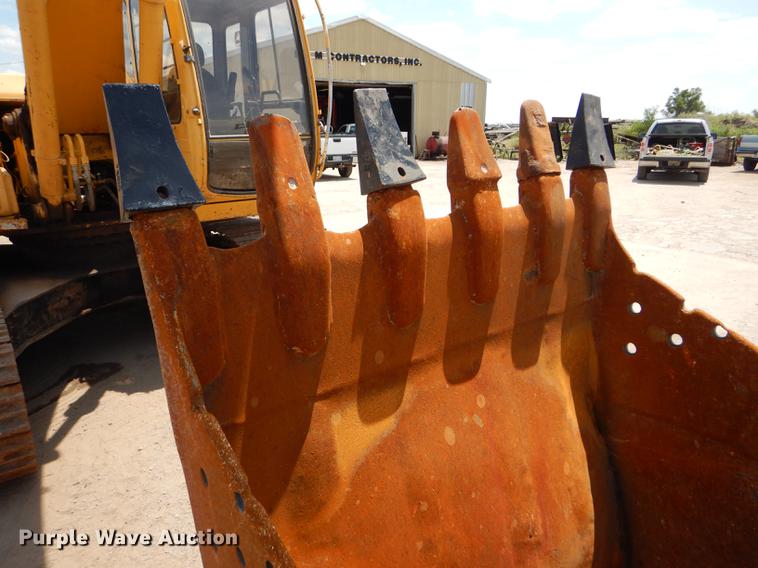 image for item FT9623 1999 John Deere 200LC excavator