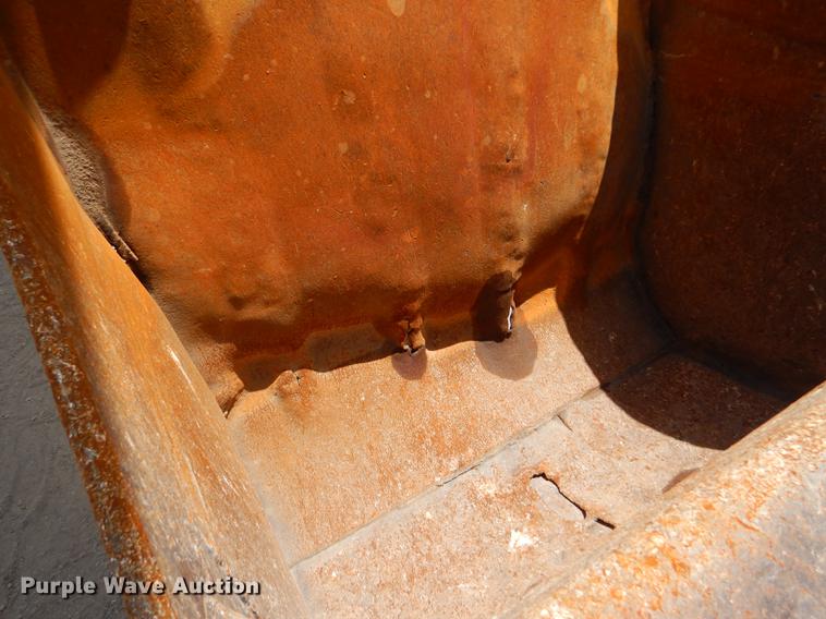 image for item FT9623 1999 John Deere 200LC excavator