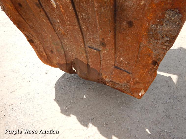 image for item FT9623 1999 John Deere 200LC excavator