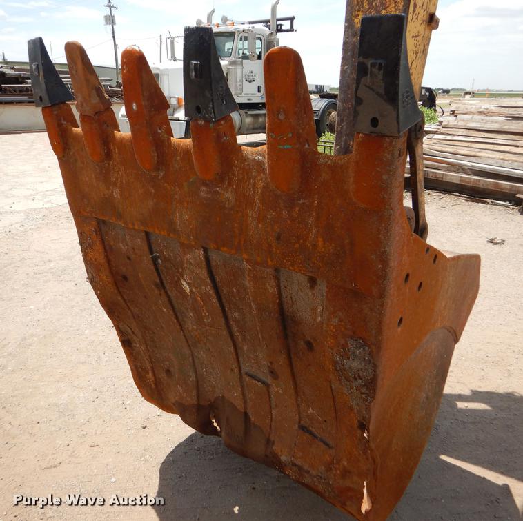 image for item FT9623 1999 John Deere 200LC excavator