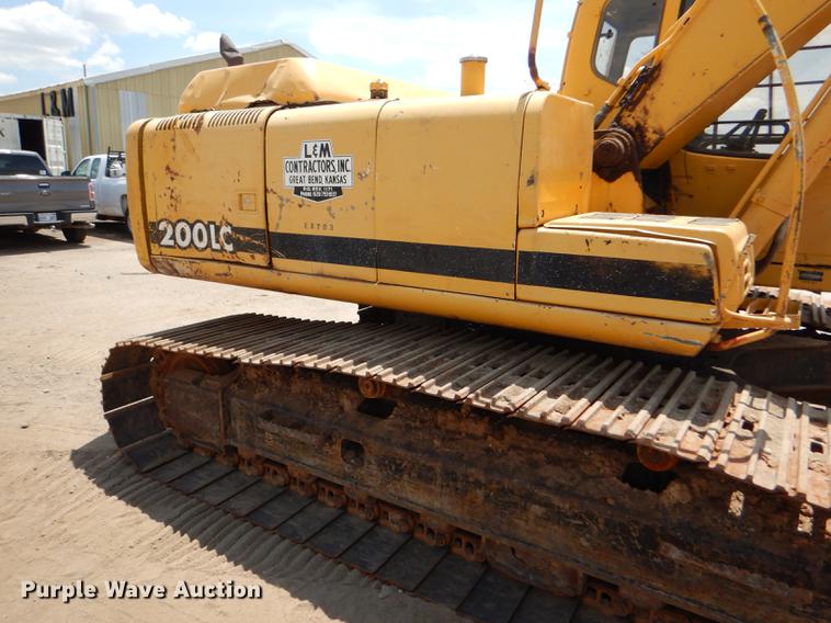 image for item FT9623 1999 John Deere 200LC excavator