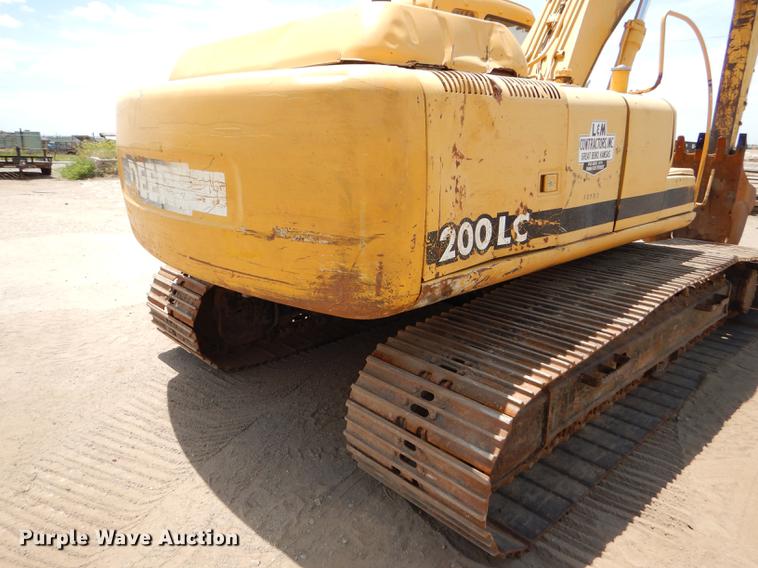 image for item FT9623 1999 John Deere 200LC excavator