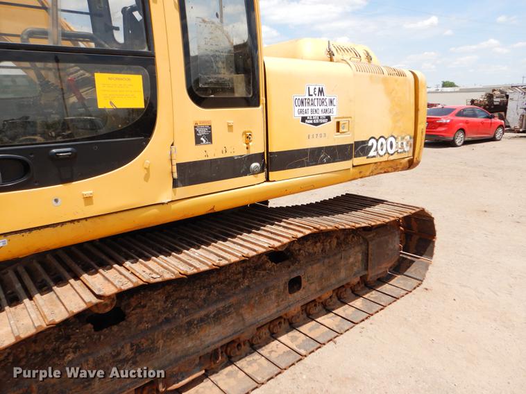 image for item FT9623 1999 John Deere 200LC excavator