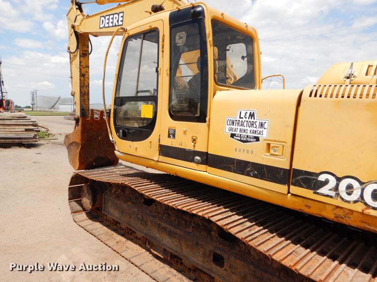 image for item FT9623 1999 John Deere 200LC excavator