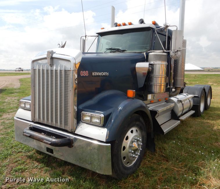 image for item FT9633 2000 Kenworth W900B semi truck