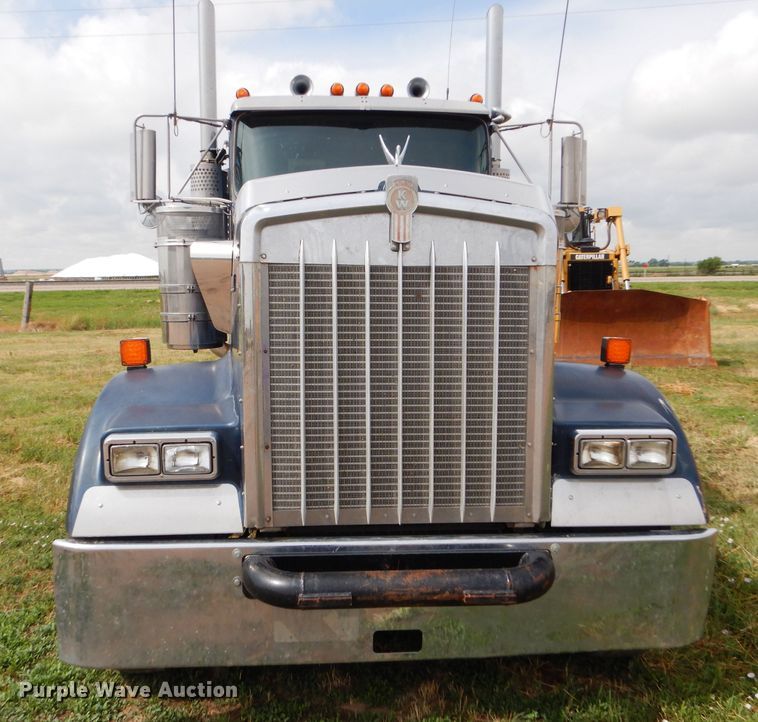 image for item FT9633 2000 Kenworth W900B semi truck