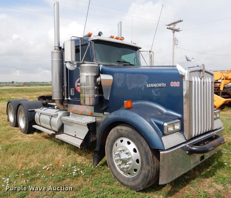 image for item FT9633 2000 Kenworth W900B semi truck