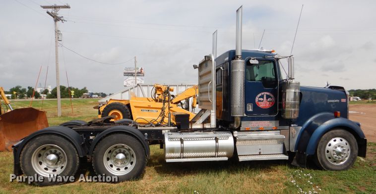 image for item FT9633 2000 Kenworth W900B semi truck