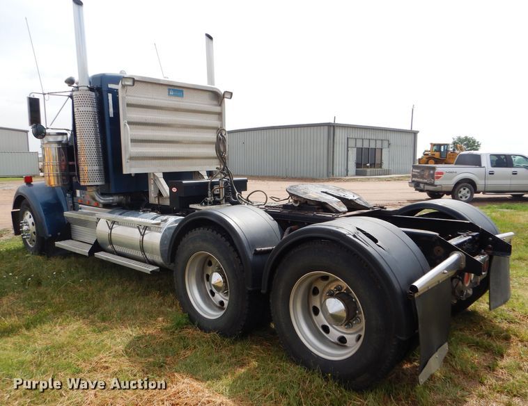 image for item FT9633 2000 Kenworth W900B semi truck