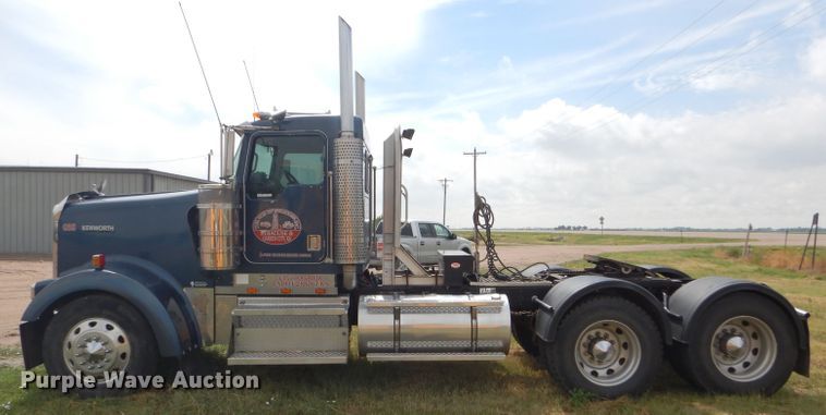 image for item FT9633 2000 Kenworth W900B semi truck