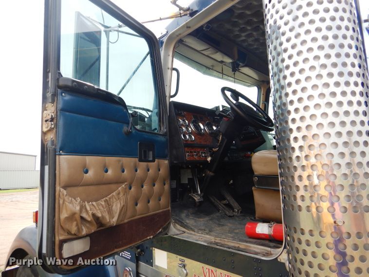 image for item FT9633 2000 Kenworth W900B semi truck