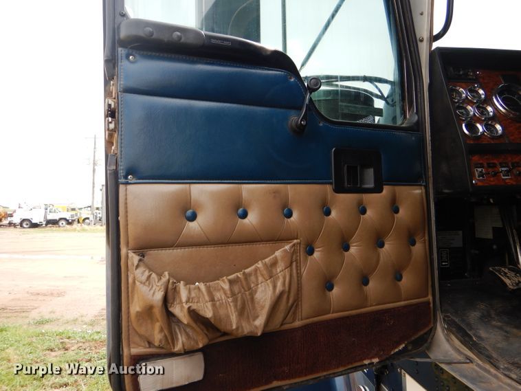 image for item FT9633 2000 Kenworth W900B semi truck