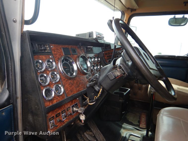 image for item FT9633 2000 Kenworth W900B semi truck