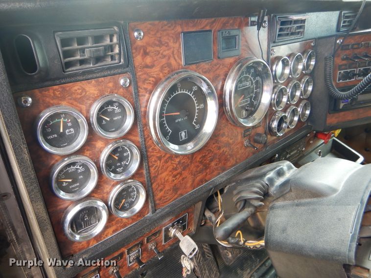 image for item FT9633 2000 Kenworth W900B semi truck