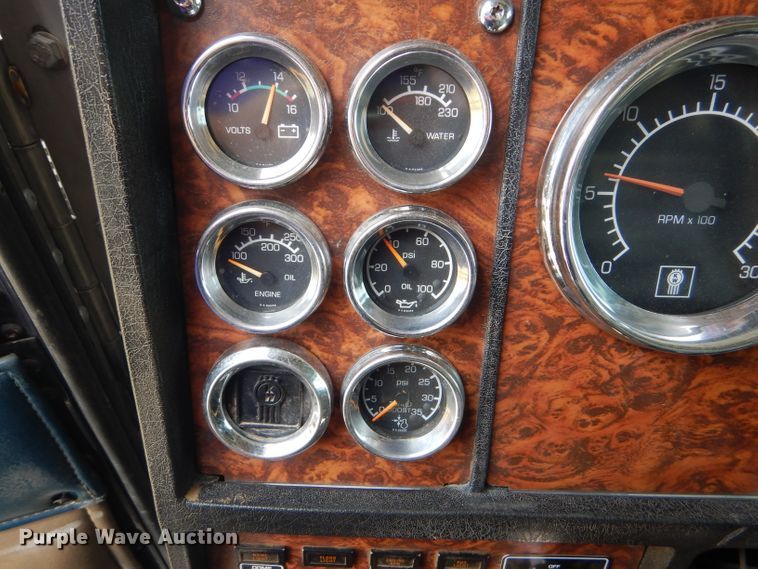 image for item FT9633 2000 Kenworth W900B semi truck