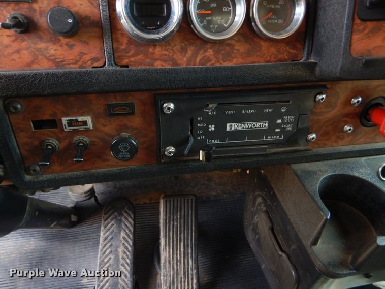 image for item FT9633 2000 Kenworth W900B semi truck