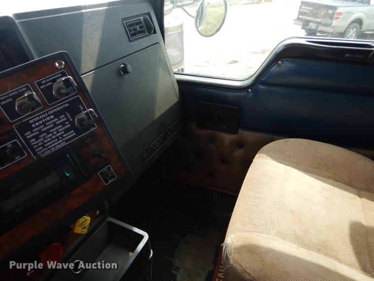 image for item FT9633 2000 Kenworth W900B semi truck