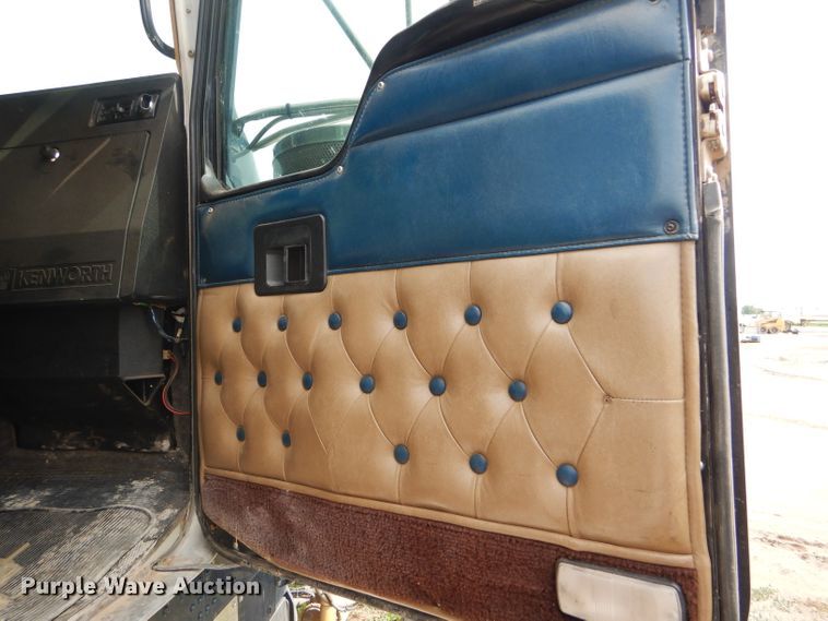 image for item FT9633 2000 Kenworth W900B semi truck