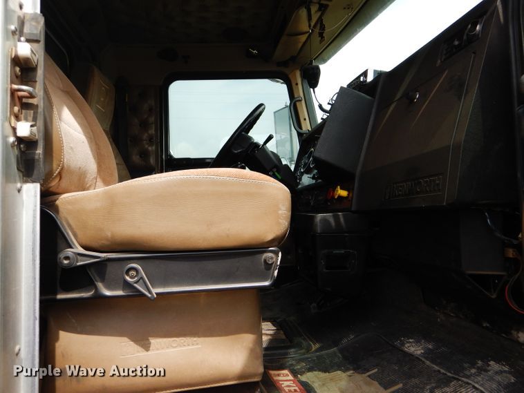 image for item FT9633 2000 Kenworth W900B semi truck