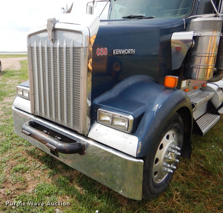 image for item FT9633 2000 Kenworth W900B semi truck