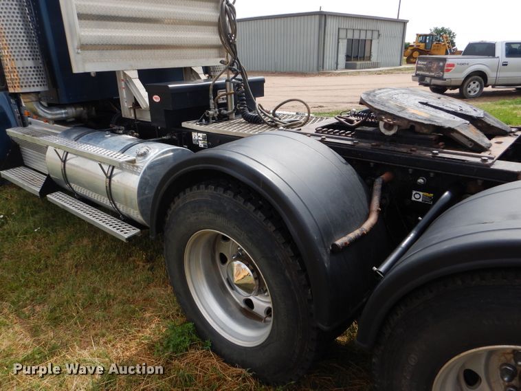 image for item FT9633 2000 Kenworth W900B semi truck