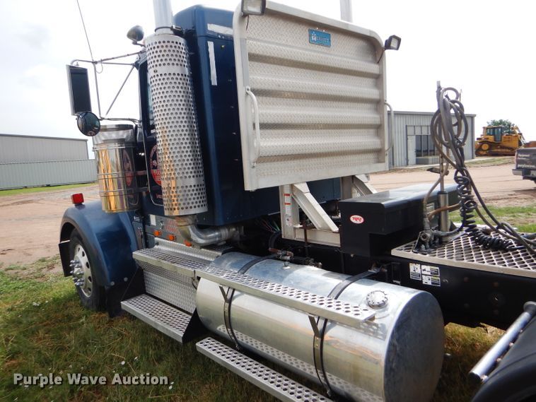 image for item FT9633 2000 Kenworth W900B semi truck