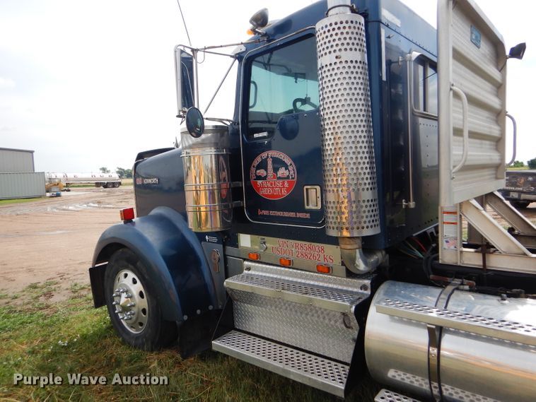 image for item FT9633 2000 Kenworth W900B semi truck