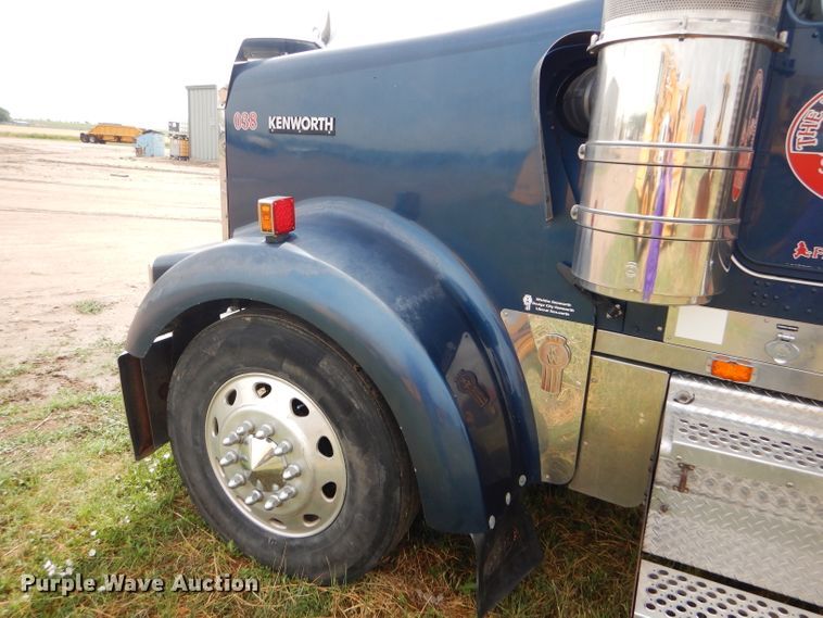 image for item FT9633 2000 Kenworth W900B semi truck