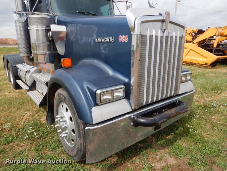 image for item FT9633 2000 Kenworth W900B semi truck