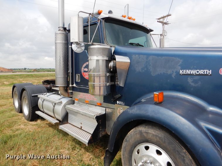 image for item FT9633 2000 Kenworth W900B semi truck