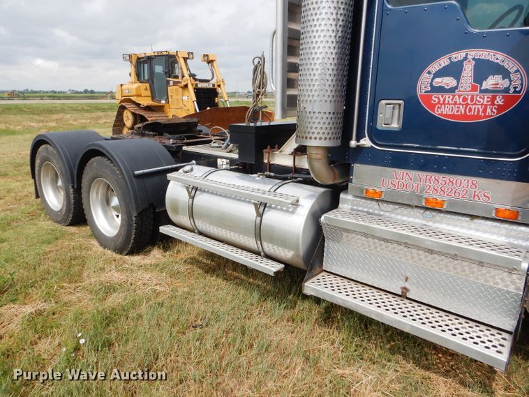 image for item FT9633 2000 Kenworth W900B semi truck