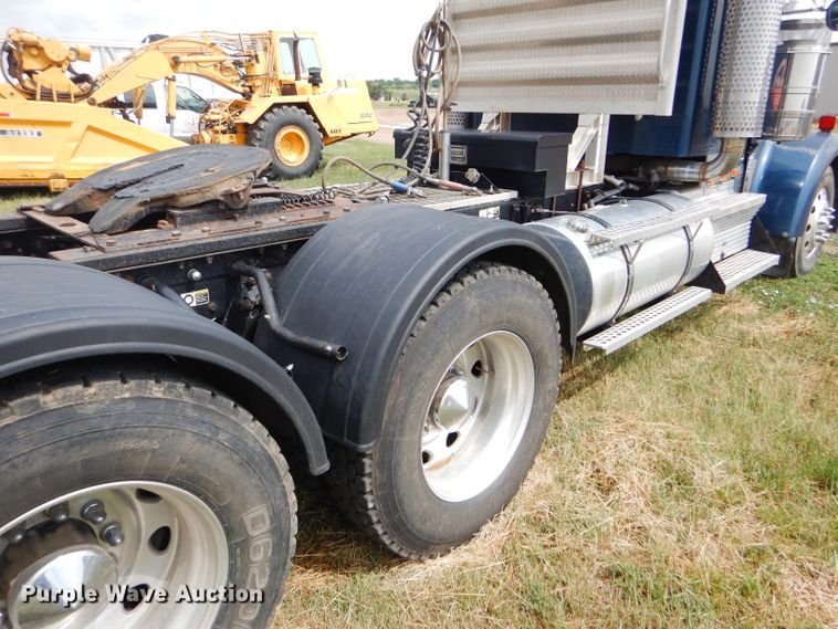 image for item FT9633 2000 Kenworth W900B semi truck