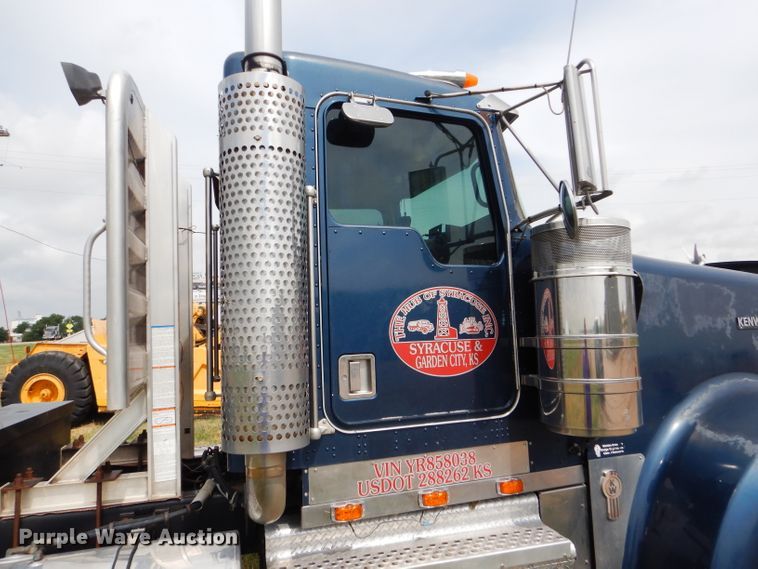 image for item FT9633 2000 Kenworth W900B semi truck