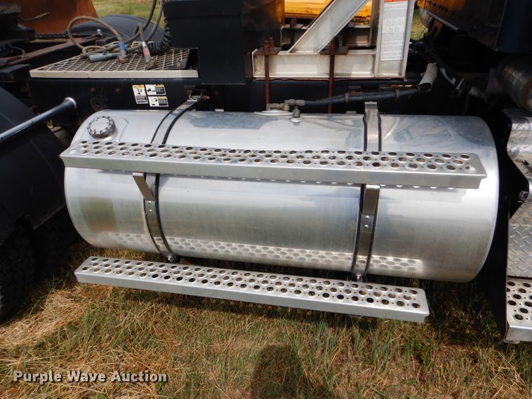 image for item FT9633 2000 Kenworth W900B semi truck