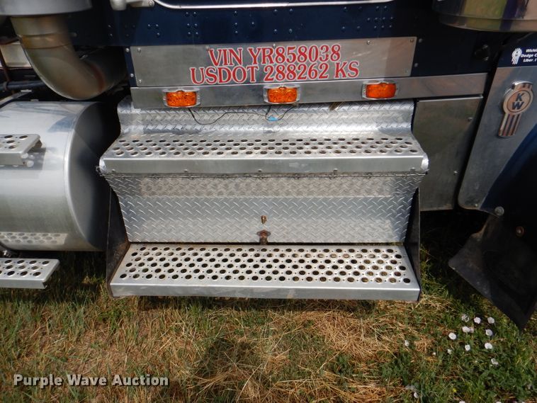 image for item FT9633 2000 Kenworth W900B semi truck