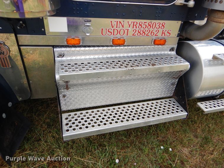 image for item FT9633 2000 Kenworth W900B semi truck