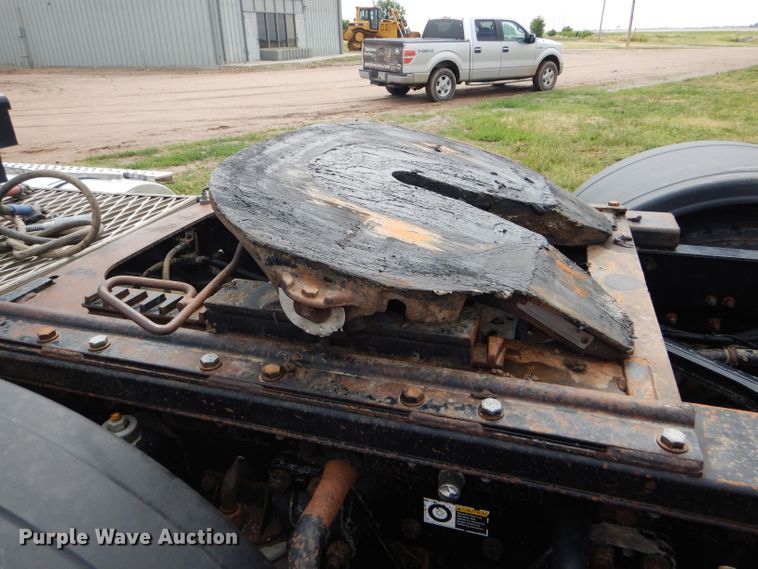 image for item FT9633 2000 Kenworth W900B semi truck