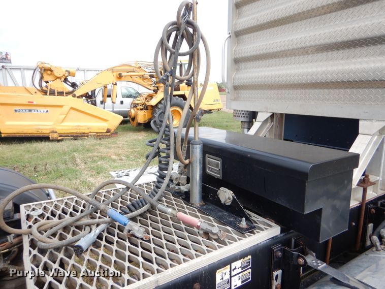 image for item FT9633 2000 Kenworth W900B semi truck