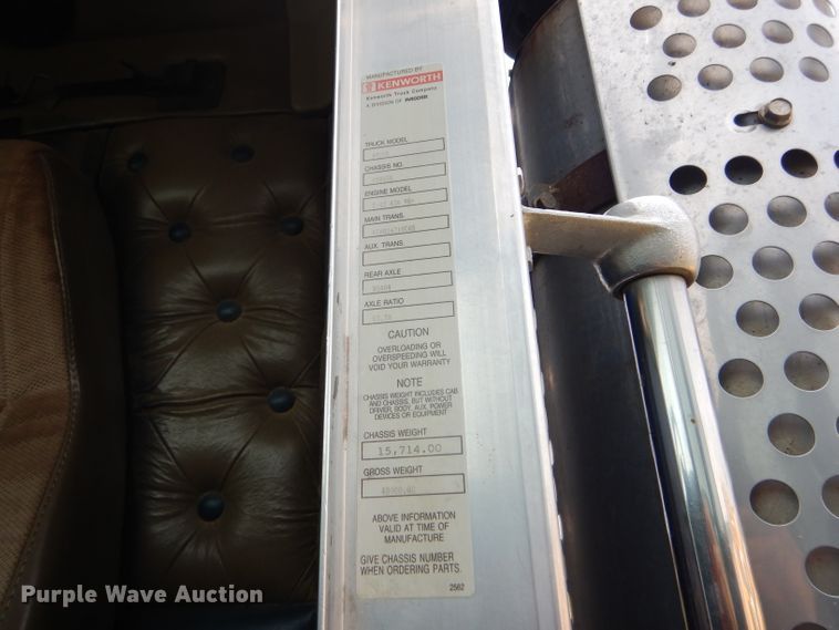 image for item FT9633 2000 Kenworth W900B semi truck