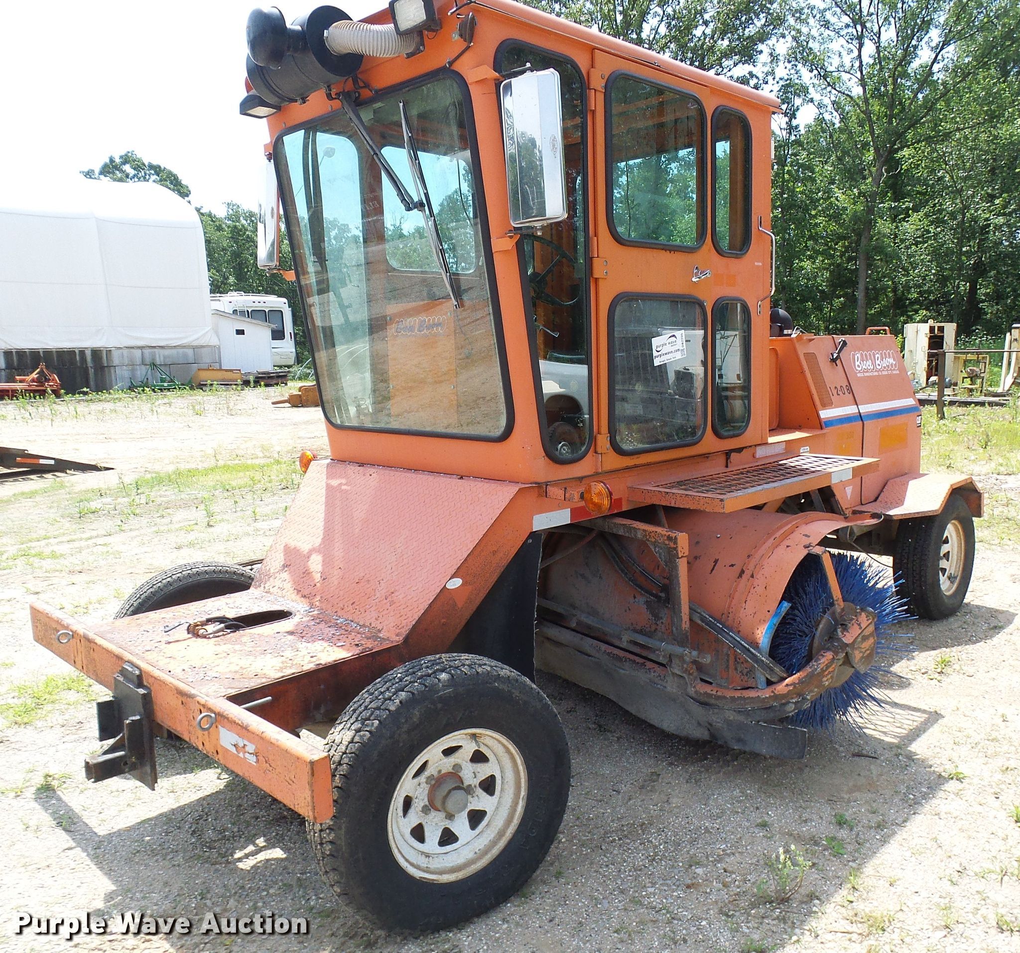 Broce CR350 broom in Cassville, MO Item DB2205 sold Purple Wave