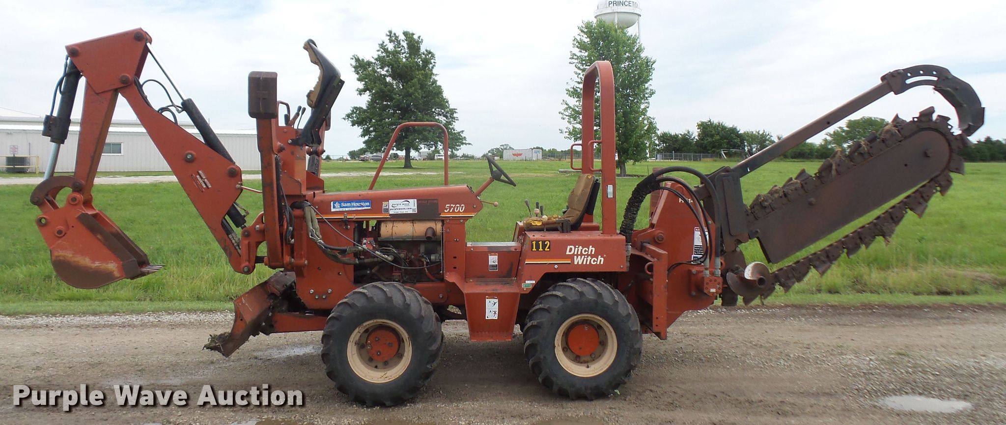 2004 Ditch Witch 5700 trencher in Princeton, KS Item DD6231 sold