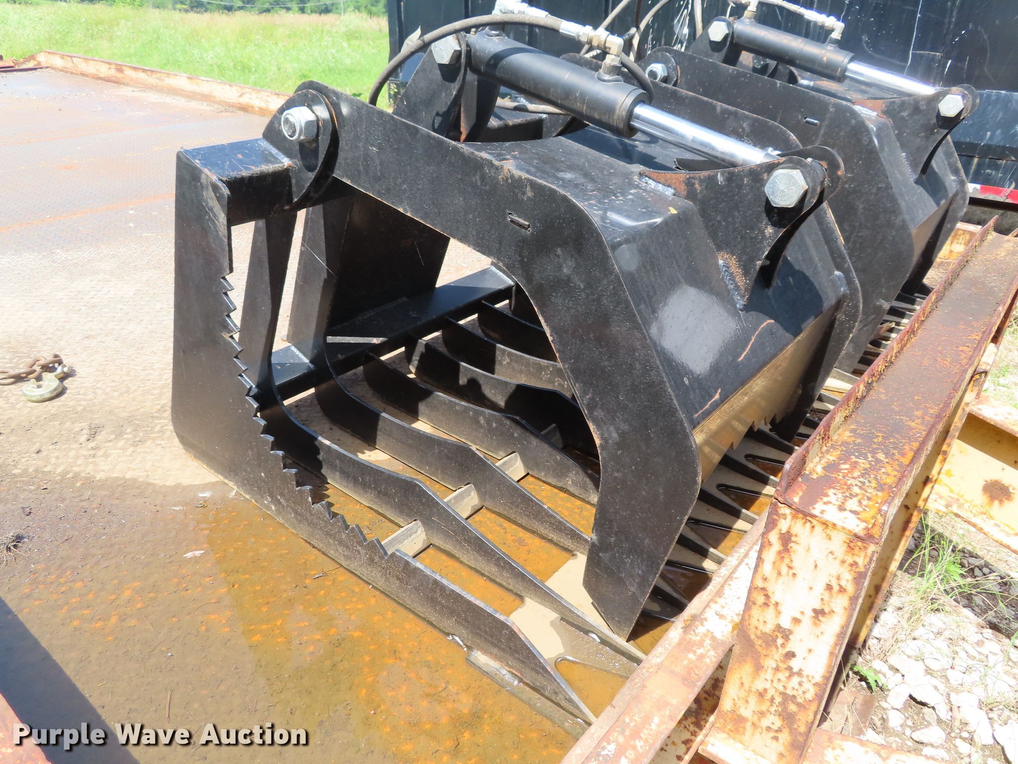 66"W skid steer grapple bucket in Topeka, KS Item FJ9142 sold