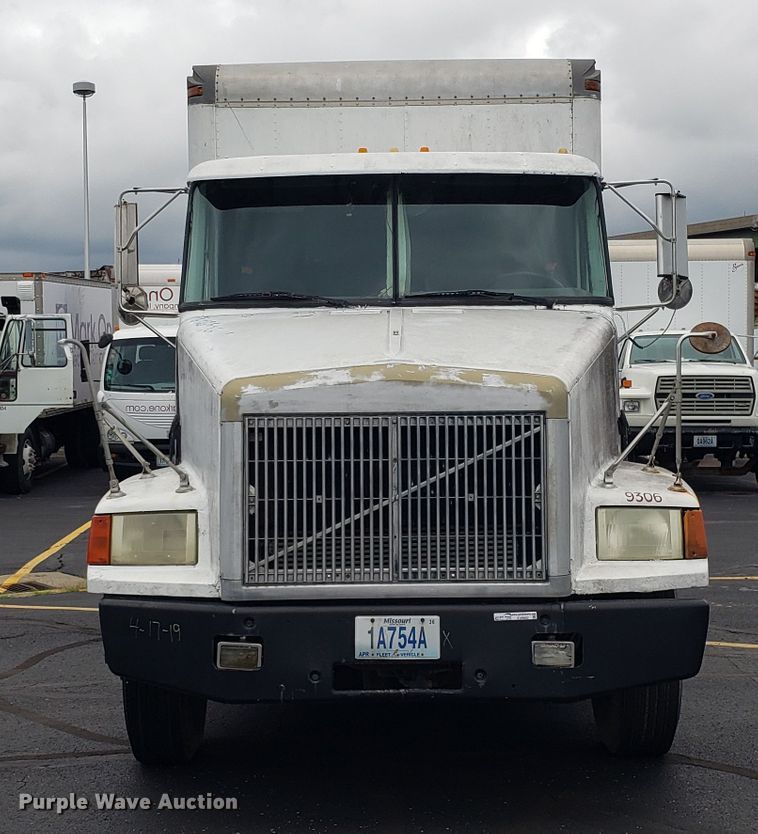 image for item EU9862 1993 White GMC WCM box truck