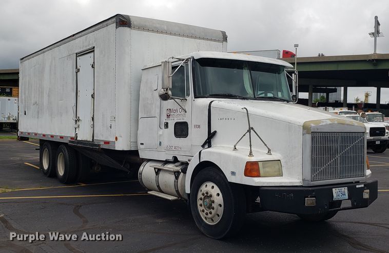 image for item EU9862 1993 White GMC WCM box truck