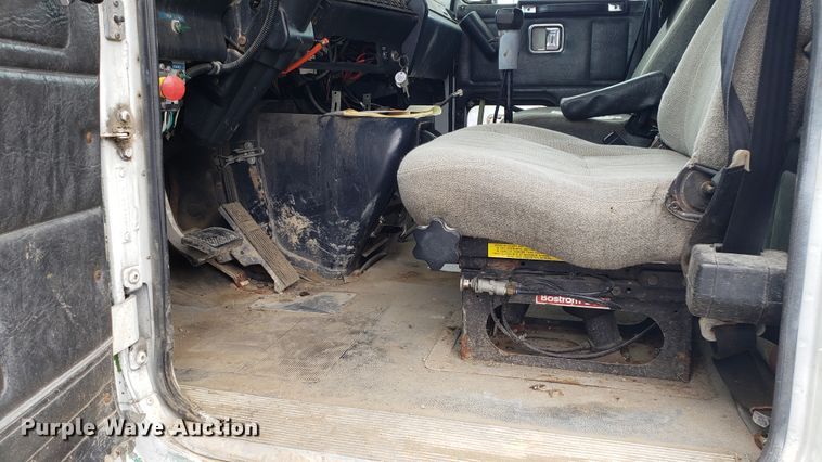 image for item EU9862 1993 White GMC WCM box truck